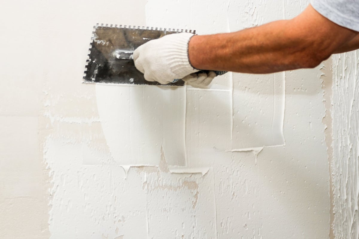 Tape and jointing finishing work in a new apartment — smooth walls and ceilings ready for painting